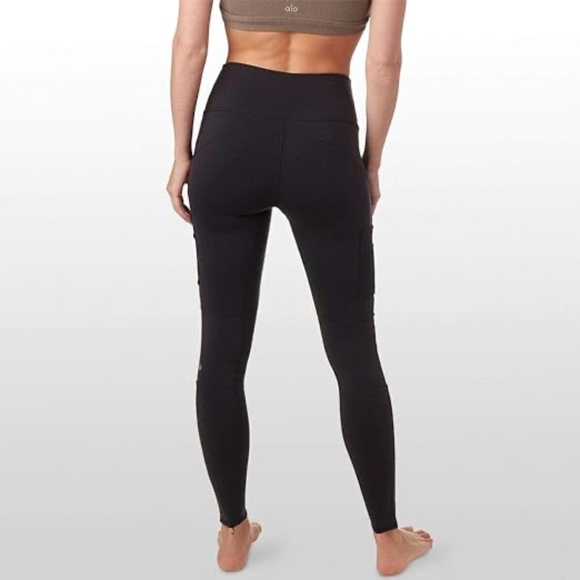 ALO Yoga Cargo Legging - Picture 2 of 5